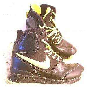 Boys Nike boots Size 4.5